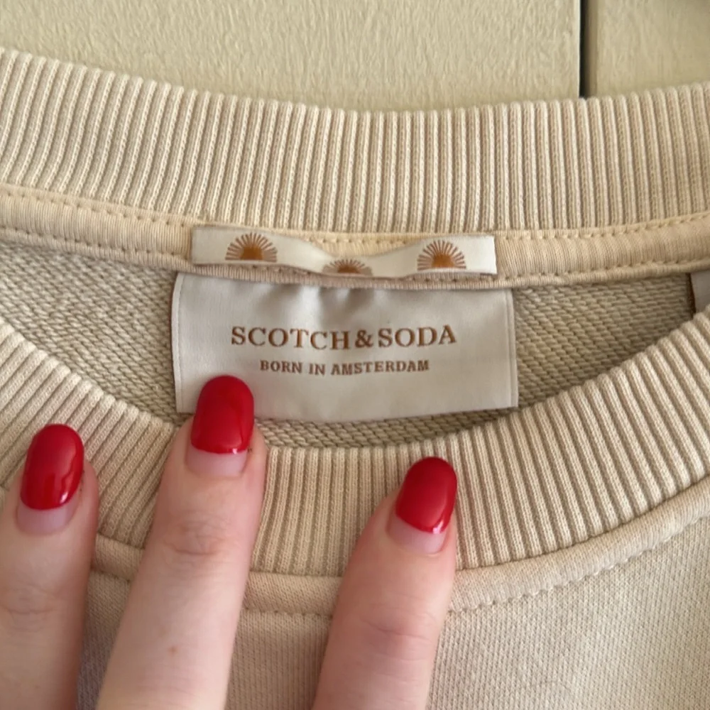Scotch & Soda Beige Sweatshirt with Earthy Graphic - Picture 3 of 3